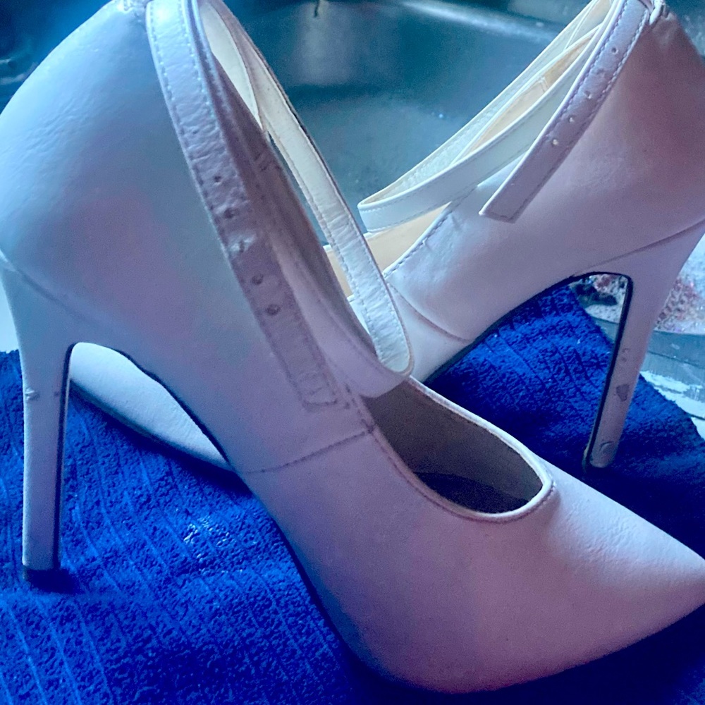 Pearl white Stiletto pumps by Shoedazzle super comfortable